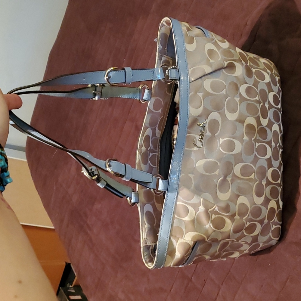 Womans Coach Shoulder bag